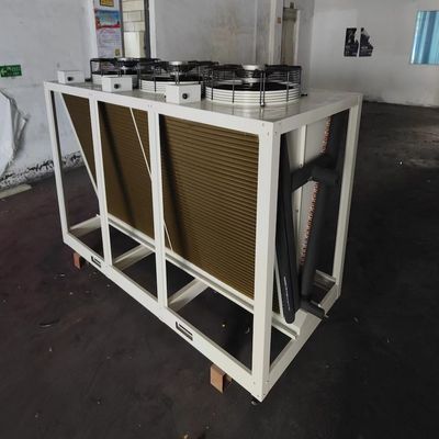 Energieeinsparende Trockenkühler des Typs V Klimaanlage für Datenbankraum Wärmeabbau mit drei Ventilatoren